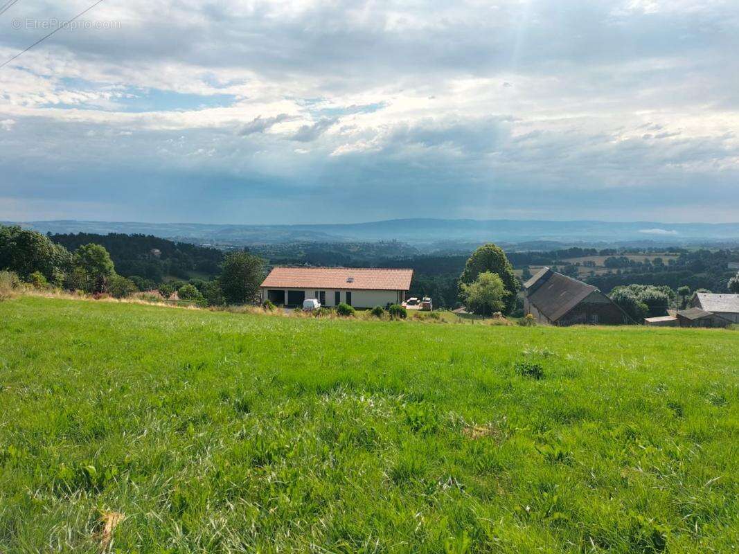 Terrain à SAINT-FLOUR
