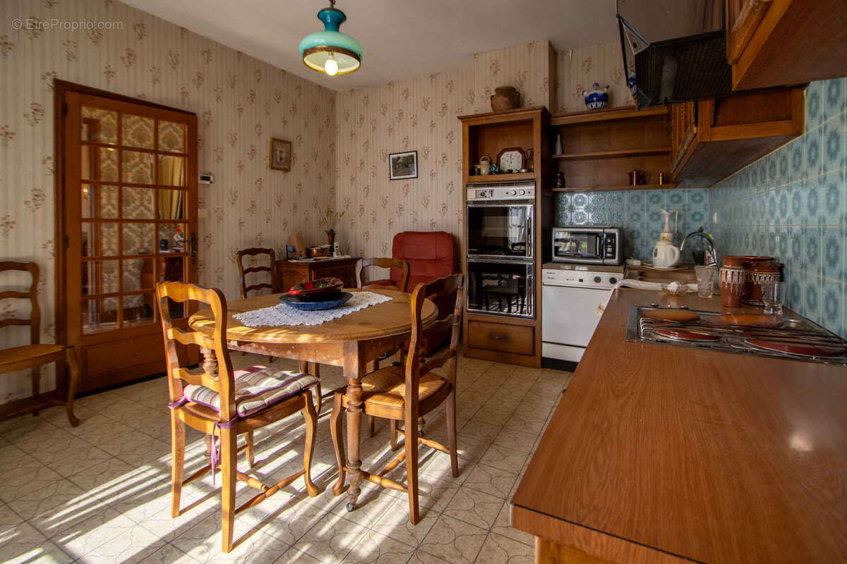 Maison à SAINT-JULIEN-DE-LAMPON