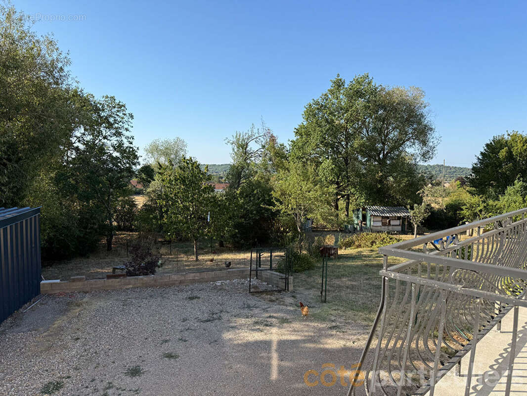 SANS TRAVAUX Pavillon à Saint-Amand Montrond avec vie de plain-pied - photo 14