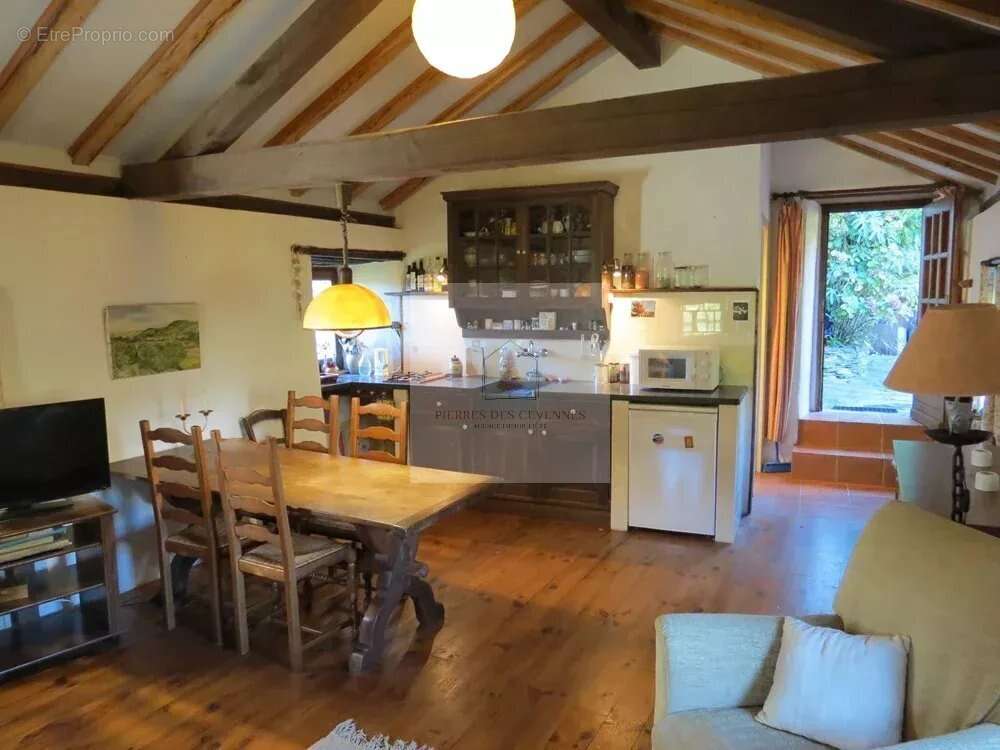 Maison à SAINT-GERMAIN-DE-CALBERTE