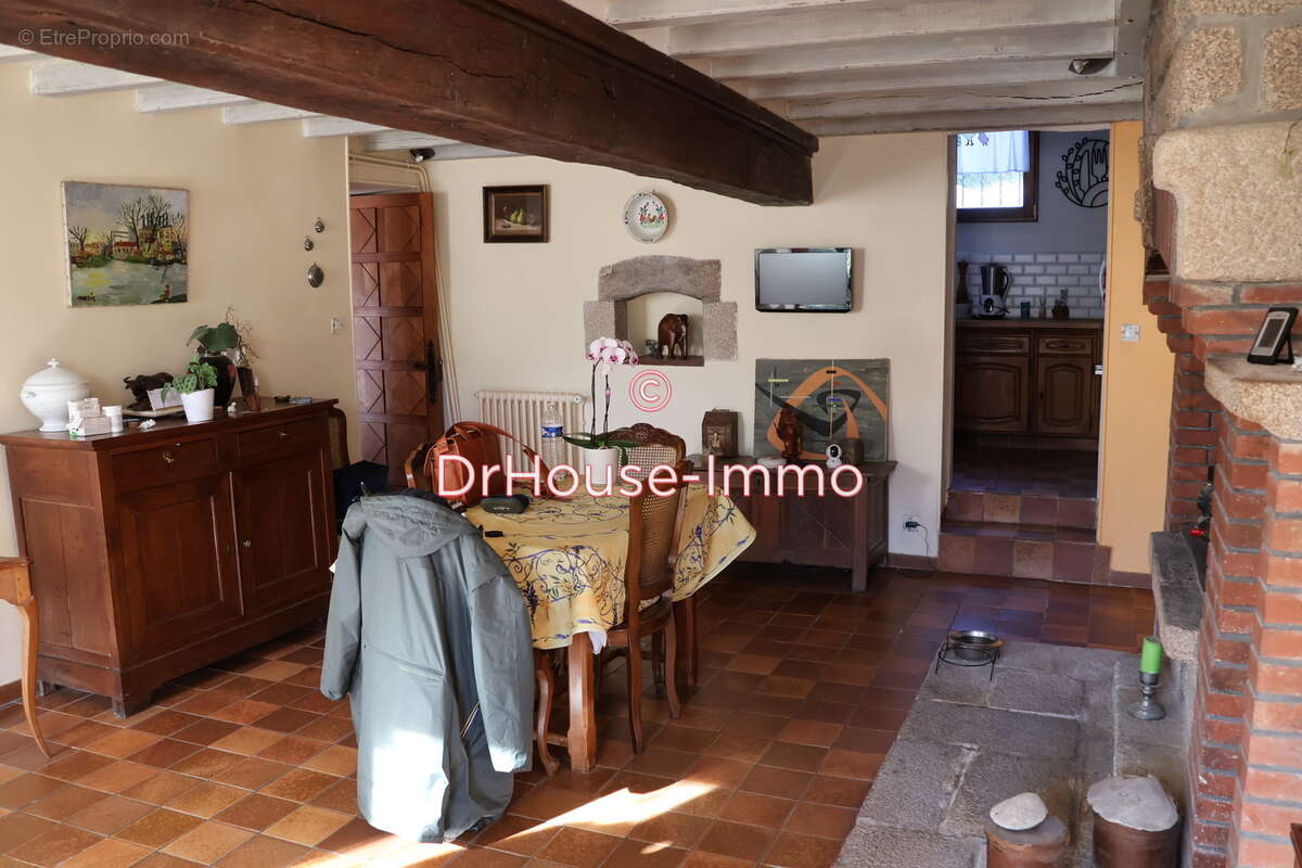 Maison à SAINT-LEGER-LA-MONTAGNE