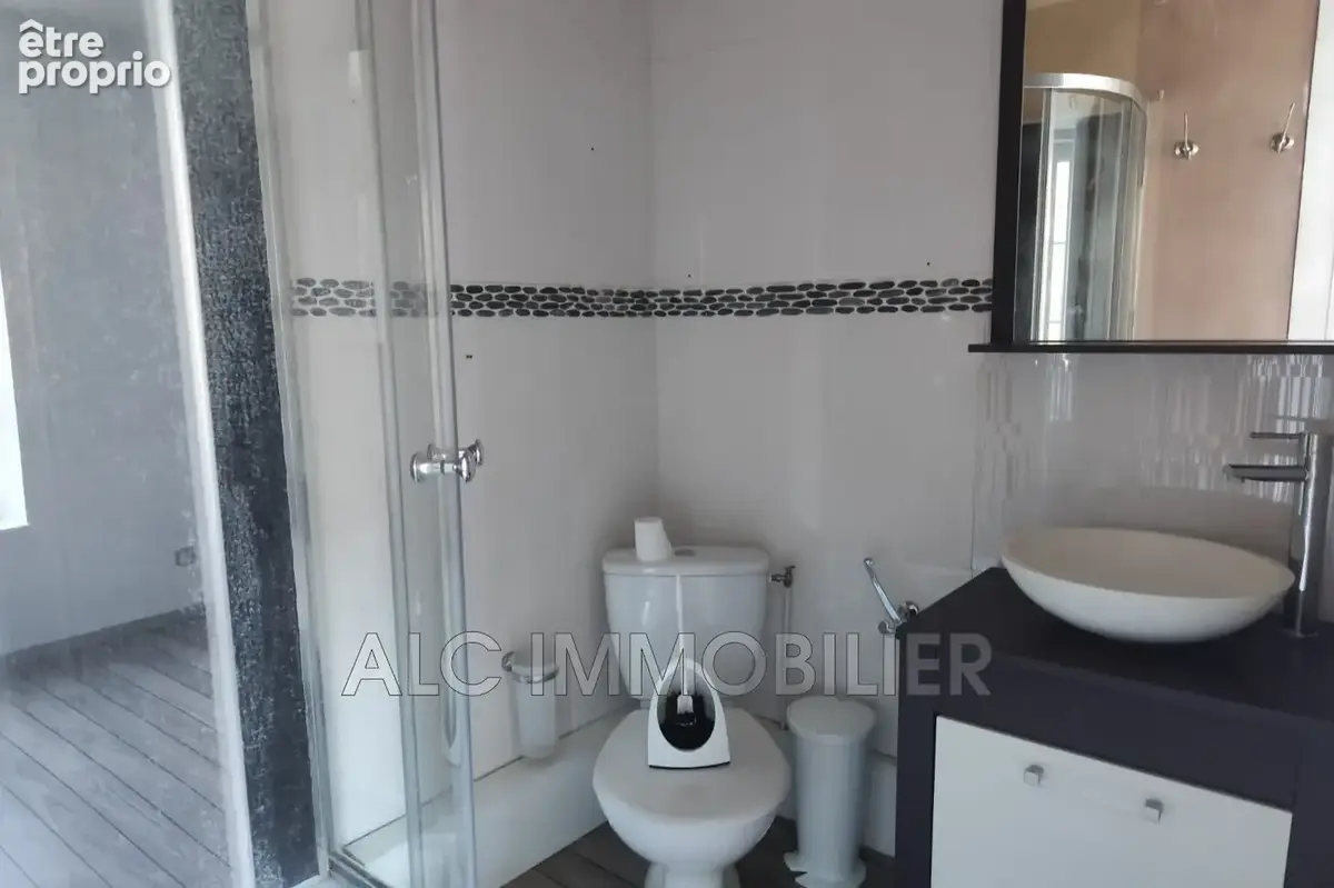 Maison 1 pièce 37 m² à vendre à Alencon (61000) - photo 2