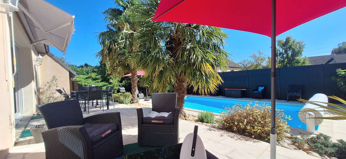 Maison 163m2 environ, 6 chambres,terrain de 1027 m2 arbore, avec sa piscine sans vis a vis. coup de coeur - photo 2