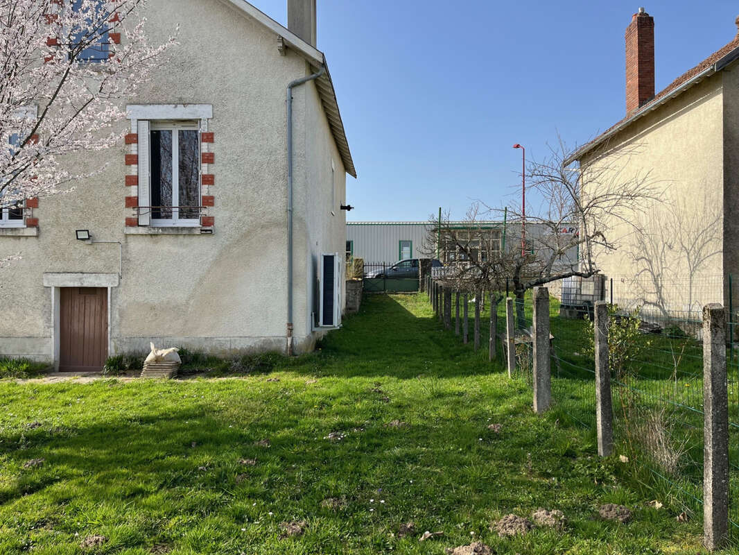 Maison à COUSSAC-BONNEVAL