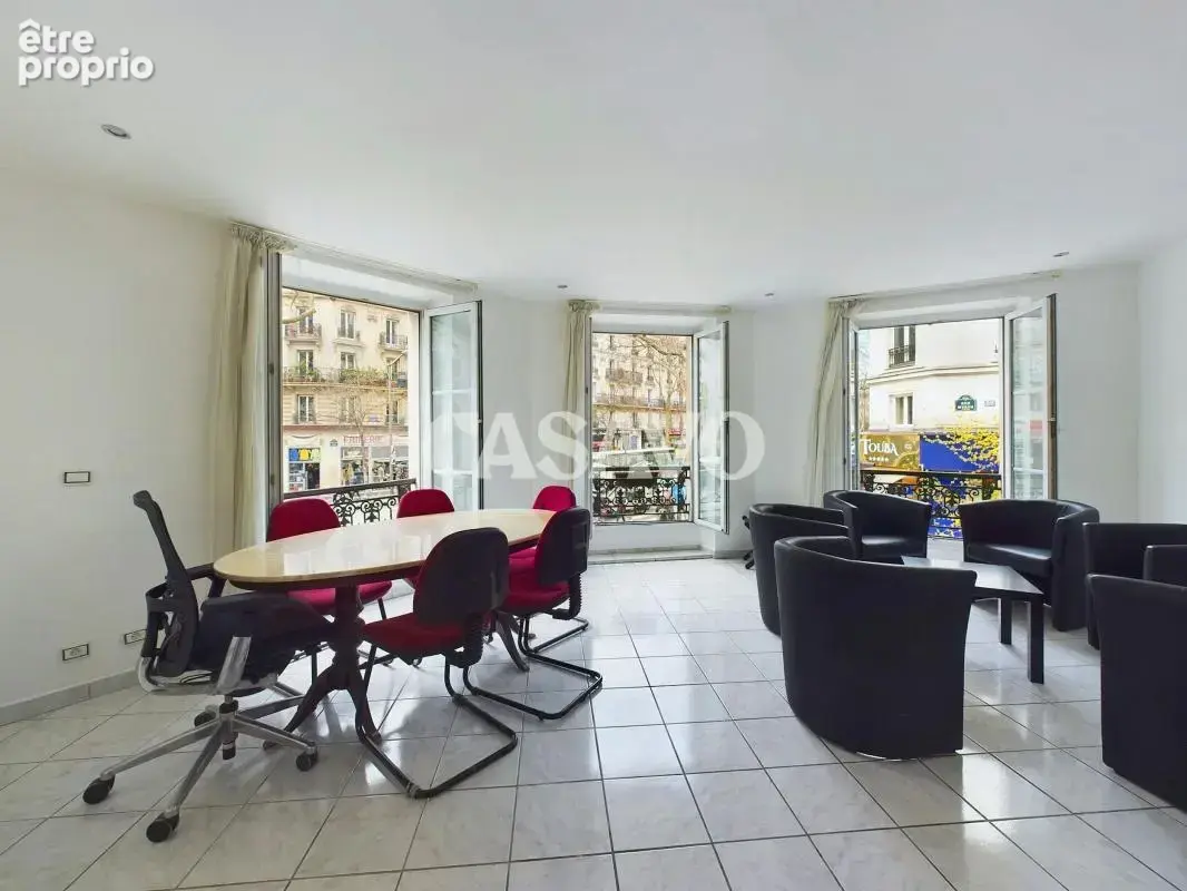 Vente Appartement 2 pièces de 56m² - 75018 Paris - photo 4