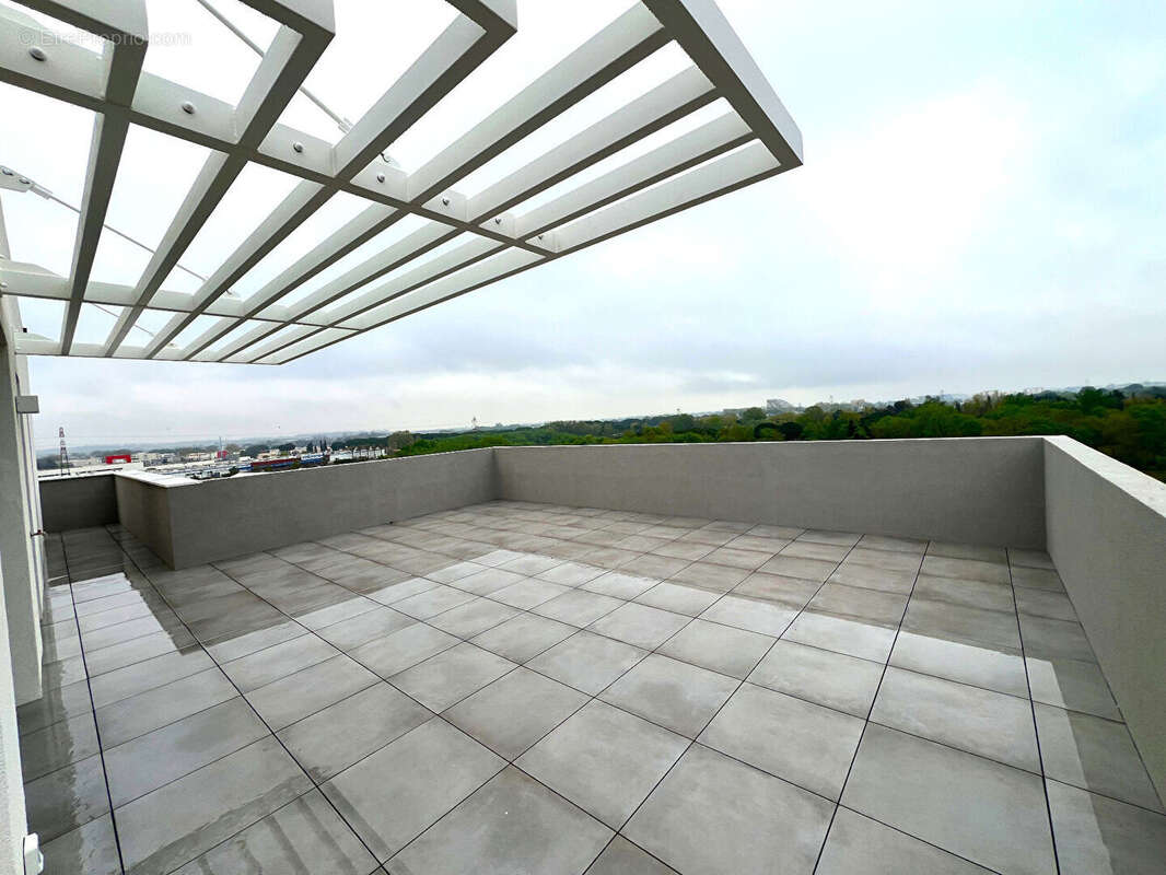 Appartement à LATTES