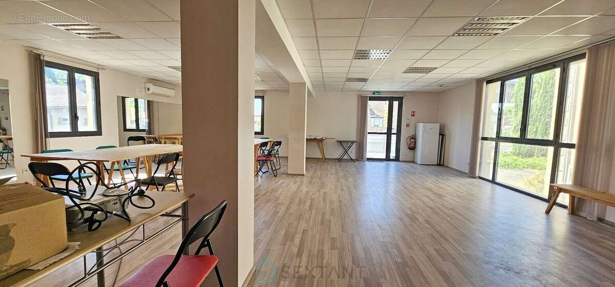 Bâtiment commercial d'exception  Deux niveaux  Prestations haut de gamme - photo 14