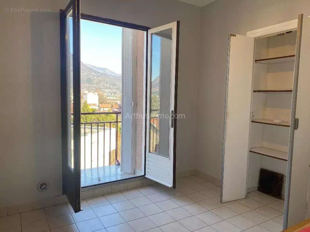 Appartement à FONTAINE