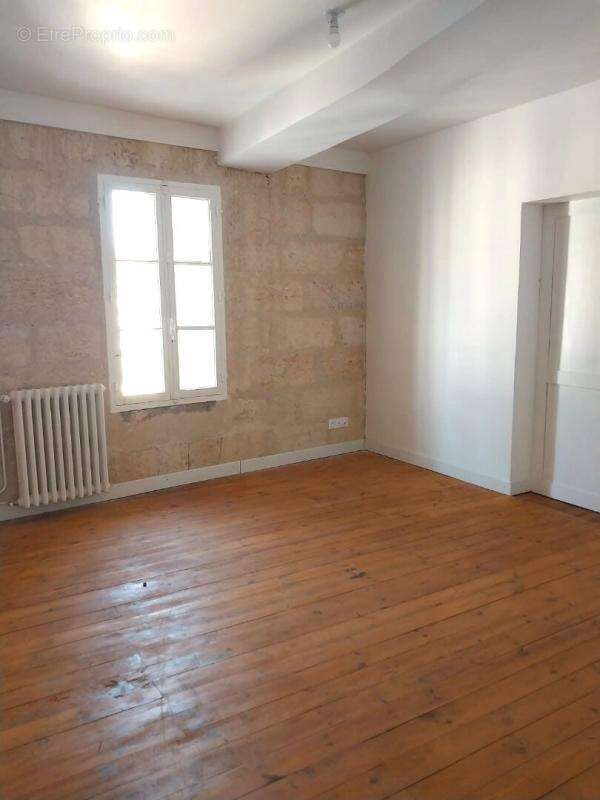 Appartement à COUTRAS