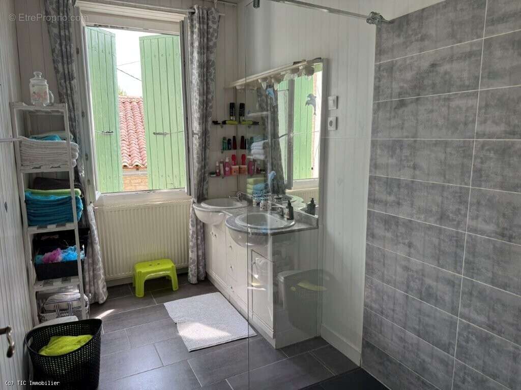 Villefagnan – Maison De 3 Chambres En Excellent Etat Avec Garage Double - photo 12