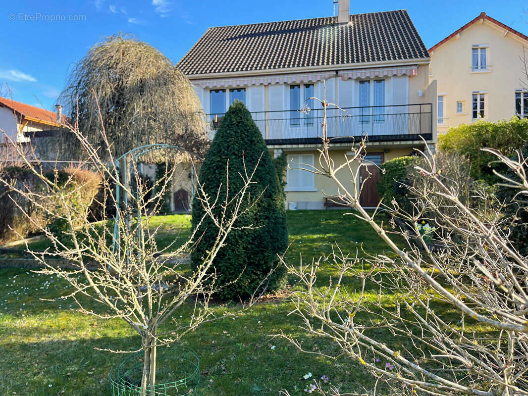 Maison à CORBEIL-ESSONNES