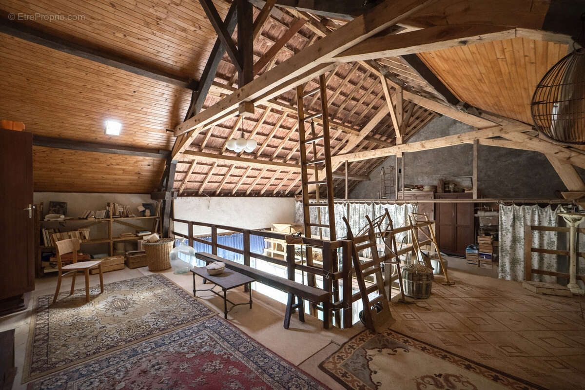 Maison à SAINT-PRIEST-LA-MARCHE