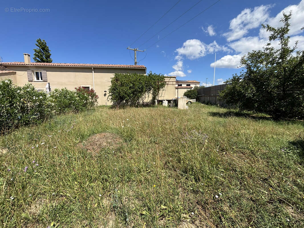 Commerce à MALAUCENE