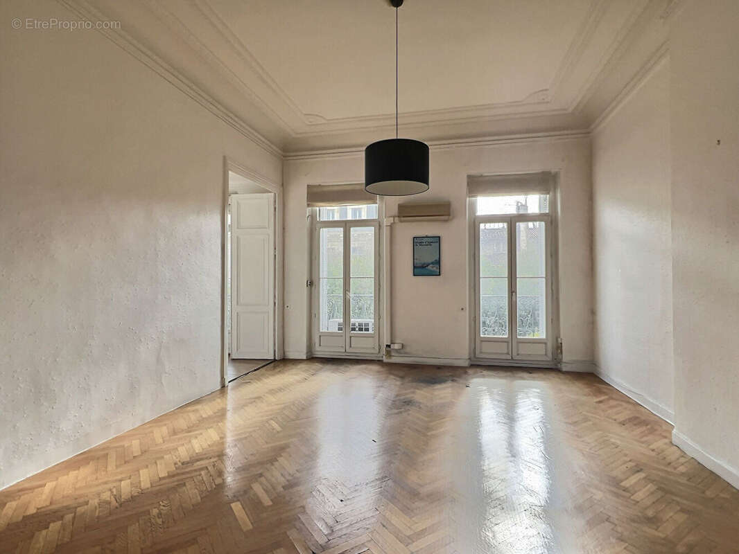 Appartement à MARSEILLE-6E