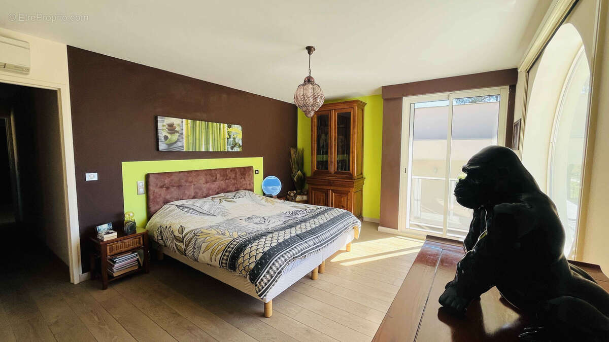 Maison à SAINT-MARCEL-DE-CAREIRET