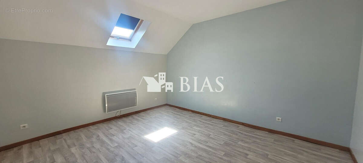 Maison à SAINT-ETIENNE-DU-VAUVRAY