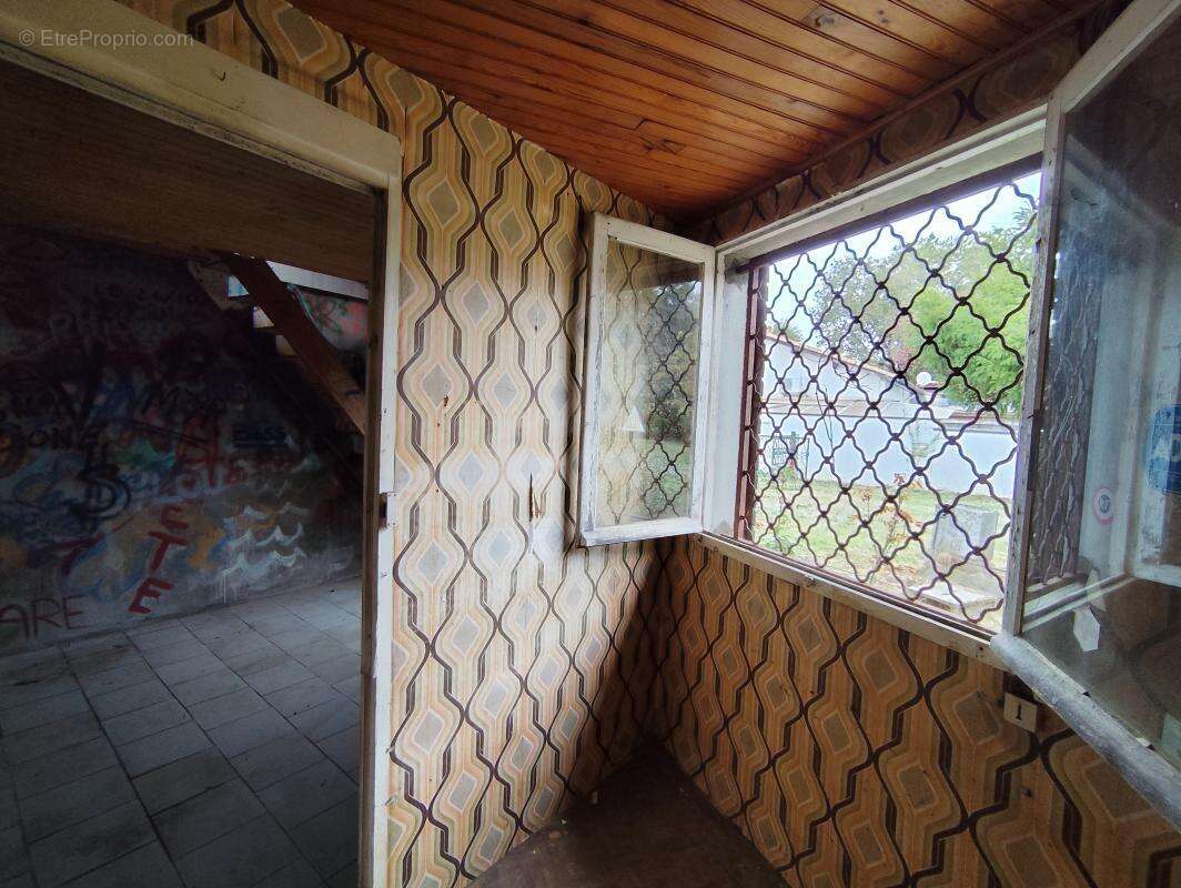 TAUSSAT LES BAINS - Maison 60m² à rénover avec jardin 145 000€ - photo 7