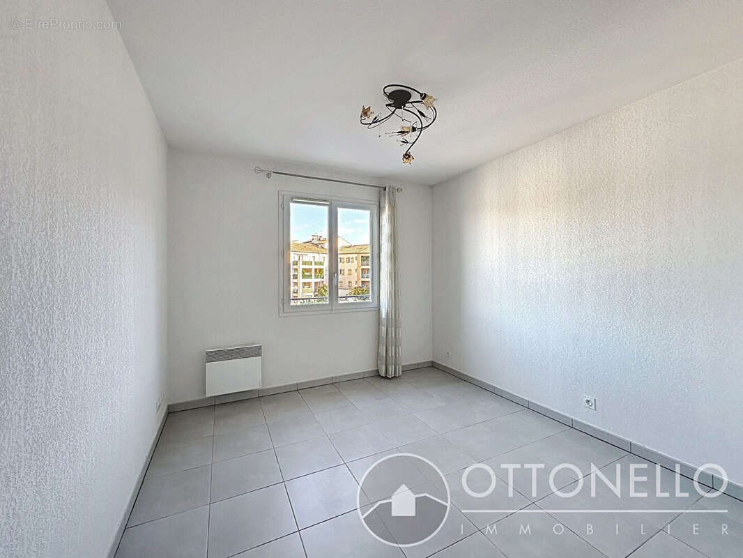 Appartement à ROQUEBRUNE-SUR-ARGENS