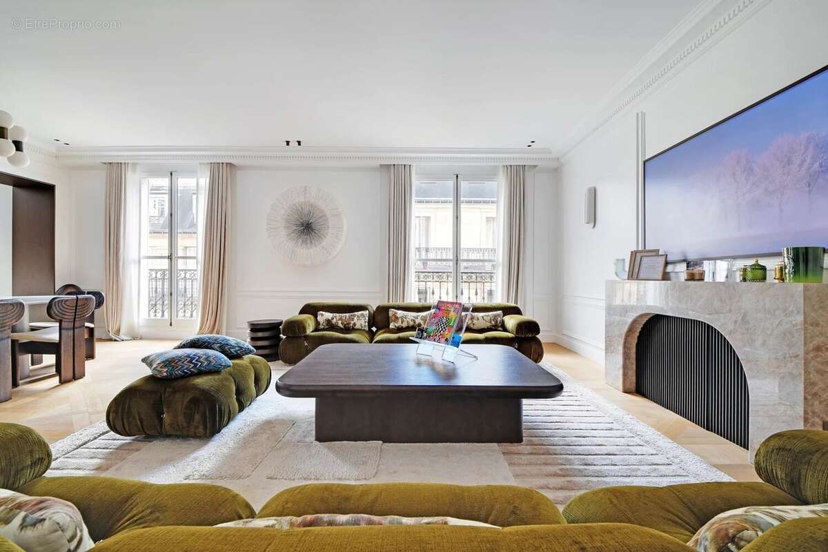 Appartement à PARIS-16E