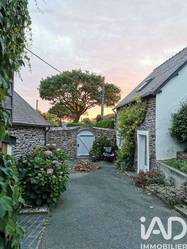 Photo 2 - Maison à POULLAOUEN