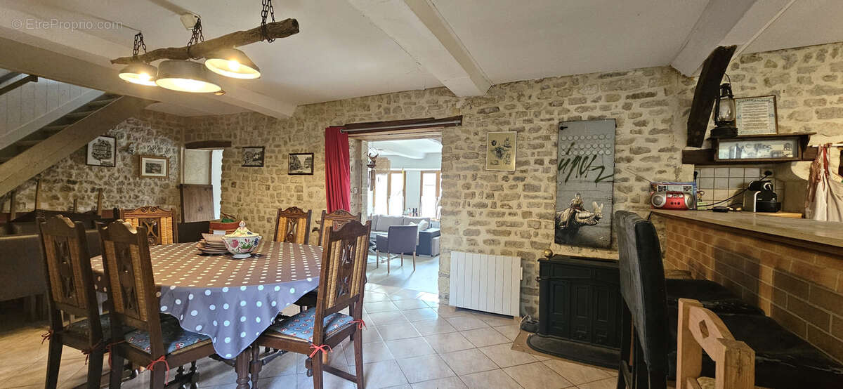 Maison à BERNESQ