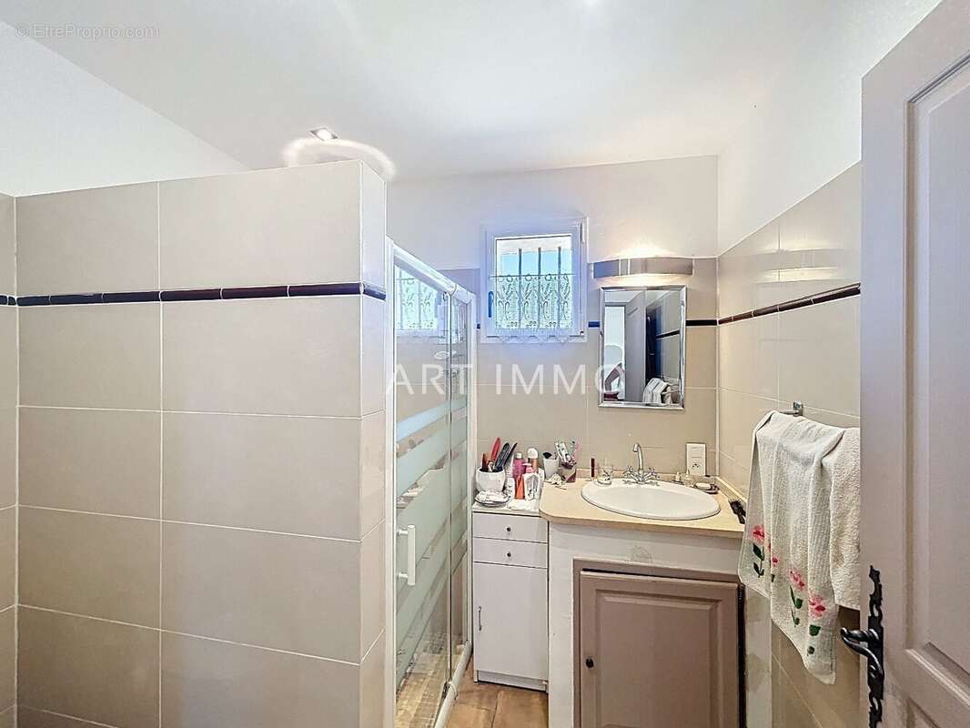 A vendre mas du xviii siecle sur pres d'un hectare de terrain avec piscine - photo 13