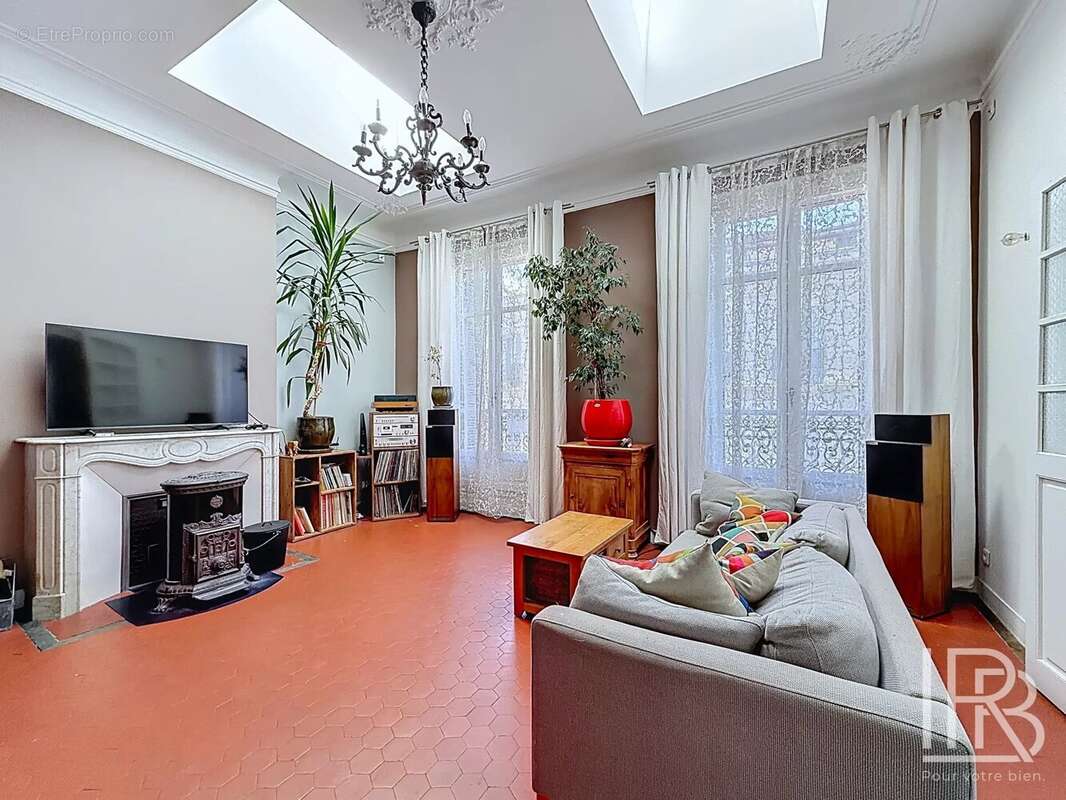 Appartement à MARSEILLE-1E