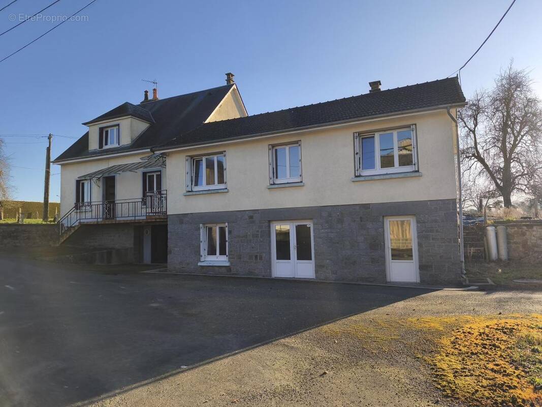 Maison à BARENTON