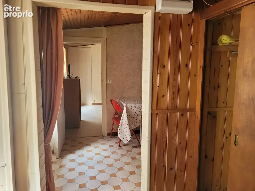 ROCHEFORT hyper centre - un appartement meublé de 27 m² au 2ème étage loué - photo 4