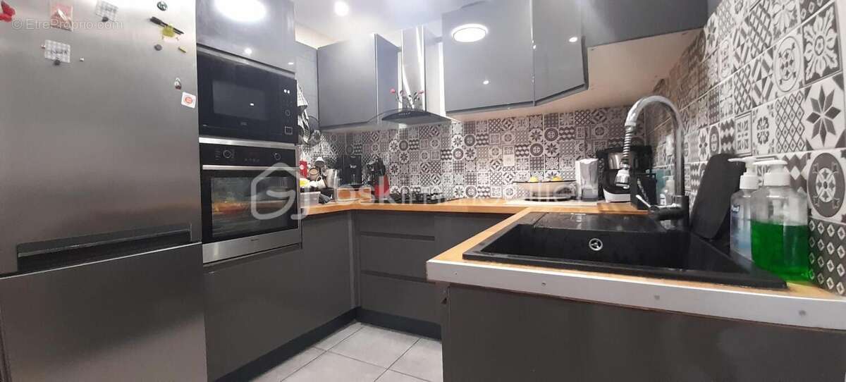 Maison à SAINT-LAURENT-DE-LA-SALANQUE