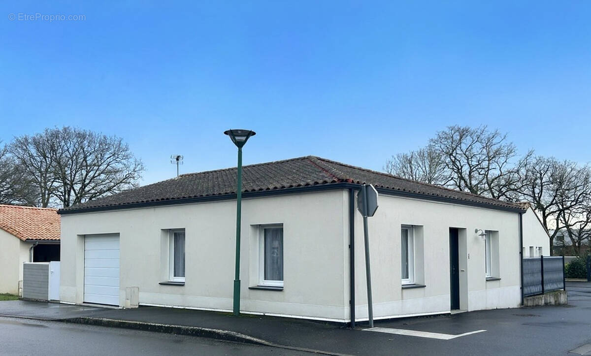 Maison à BOUFFERE