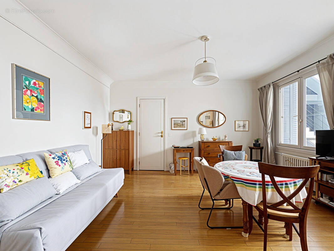 Appartement à PARIS-17E