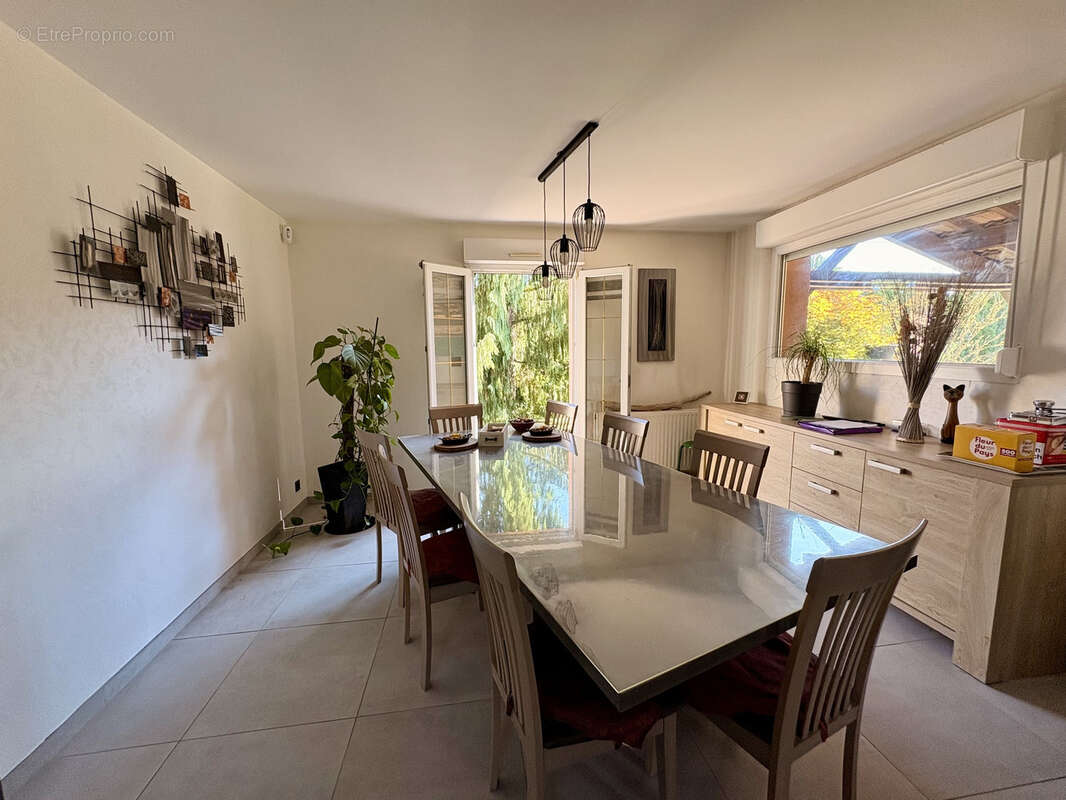 EN exclusivité:  Belle maison familiale avec piscine sur un terrain de 1 187 m2 - photo 5