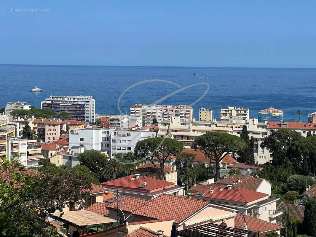 Appartement à ROQUEBRUNE-CAP-MARTIN