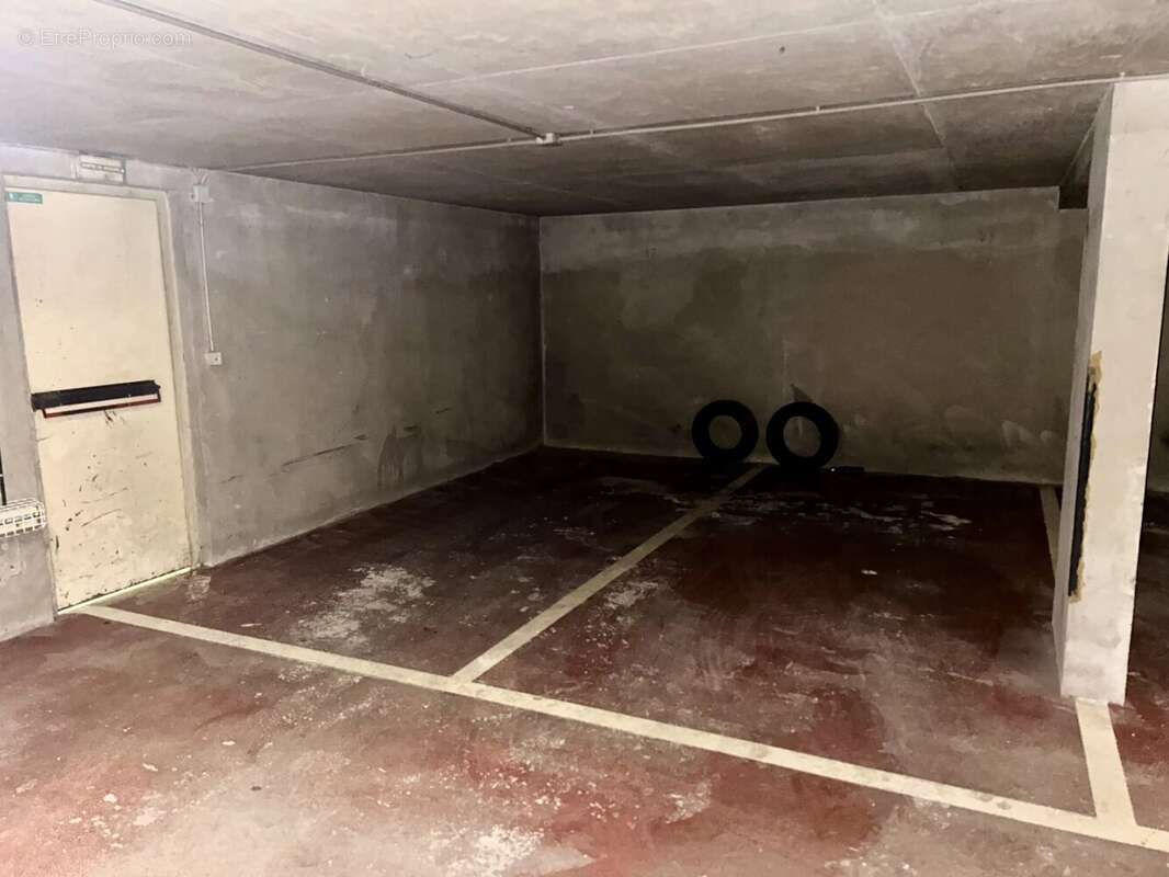 Parking à LE PERREUX-SUR-MARNE