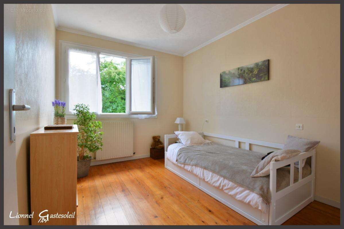 Maison de plain pied 3 chambres garage à vendre sur la commune de Margueron  (33) - photo 10
