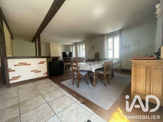 Maison 248 m² à Pars-Les-Romilly  - photo 2