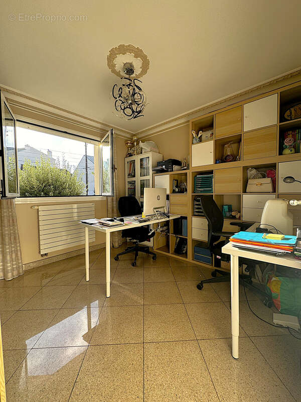 Très belle demeure à proximité des futurs métros - photo 13