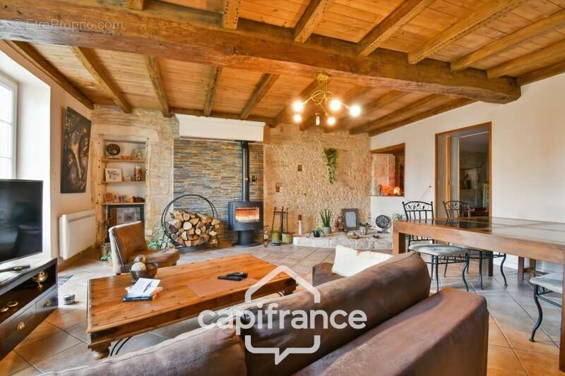 Maison à vendre 5 pièces ASNIERES LA GIRAUD (17) avec jardin, dépendances et garage - photo 4