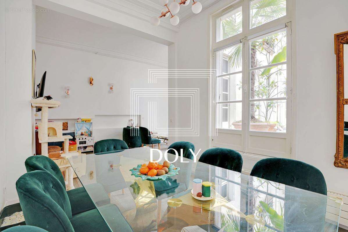 Appartement à PARIS-2E