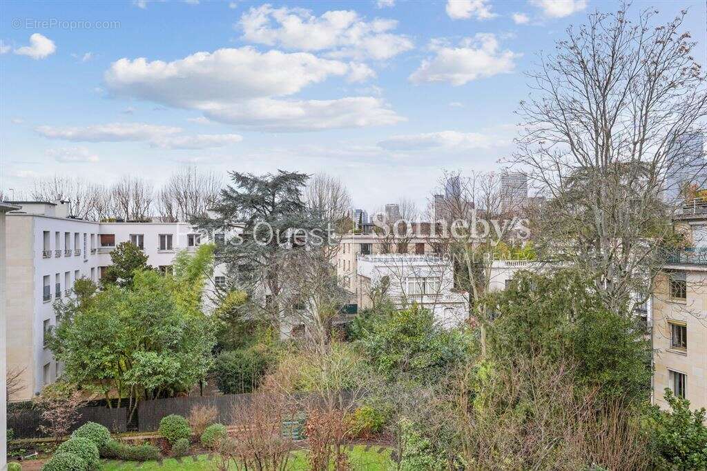 Appartement à NEUILLY-SUR-SEINE