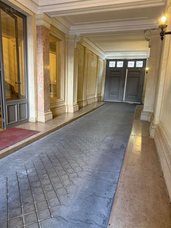 Commerce à PARIS-7E