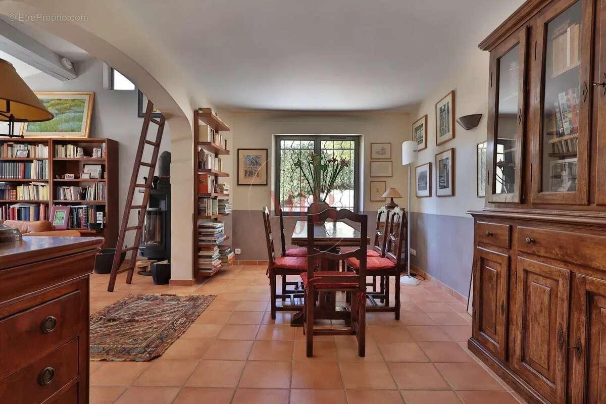 Maison à LE THOLONET
