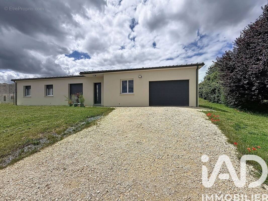 Photo 1 - Maison à CHATEAU-L'EVEQUE