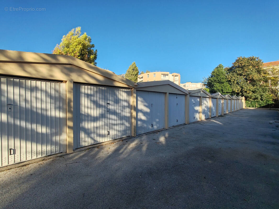 Parking à LA VALETTE-DU-VAR