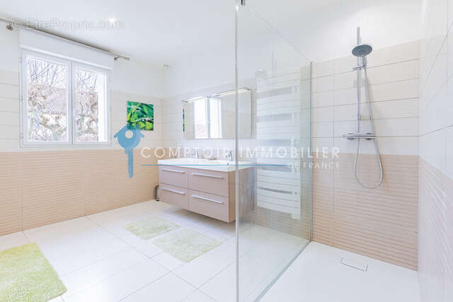 A vendre Dpt Essone (91) Morangis 200 m2 sur terrain clos de 540 m2 - photo 9