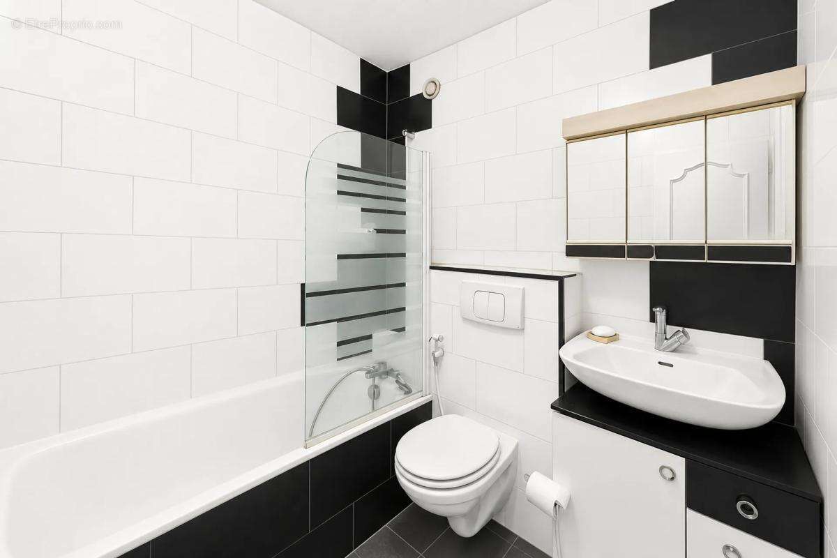 Superbe appartement rénové avec vue panoramique - photo 9
