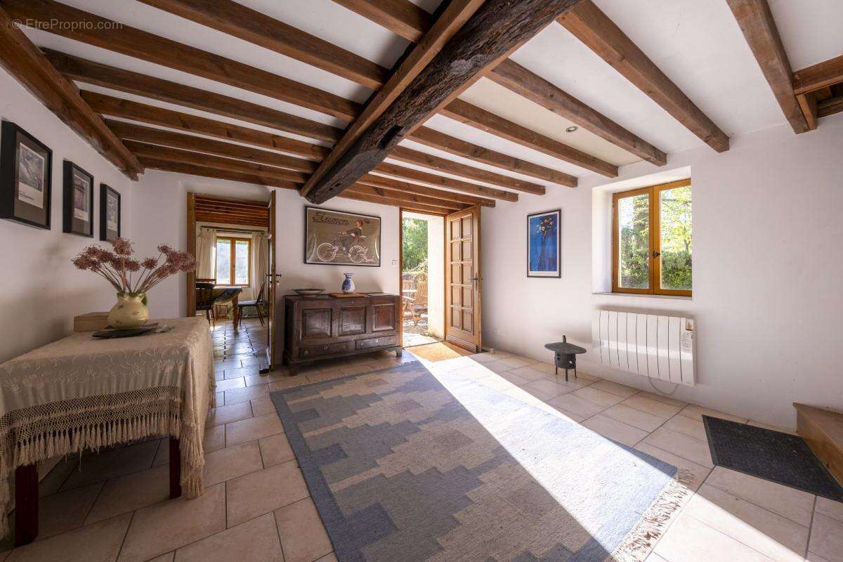 Maison à ESCUEILLENS-ET-SAINT-JUST-DE-BELENGARD