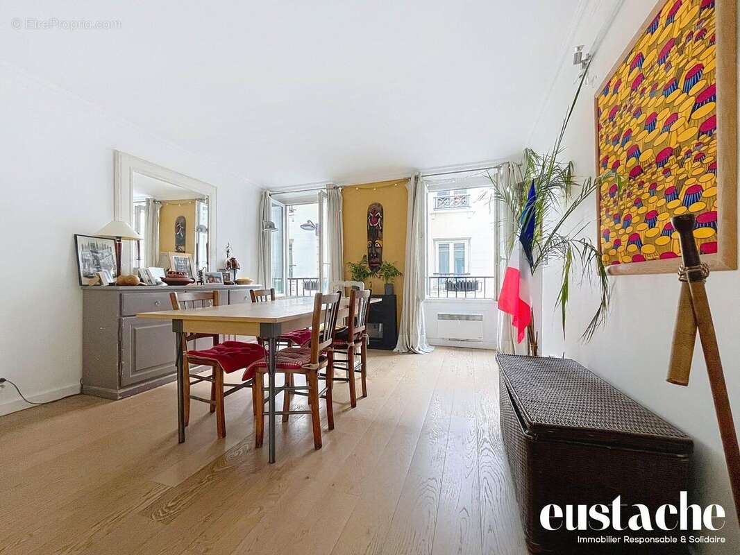 Appartement 80 m² à Paris-9e  - photo 3