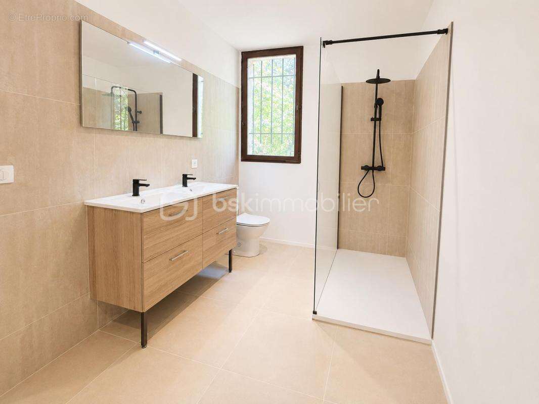 Maison familiale rénovée – 4 chambres – Terrain 4 000 m² – Vence la Sine - photo 17